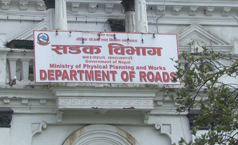 सडक विभागले तोड्यो १३ रुग्ण ठेक्का